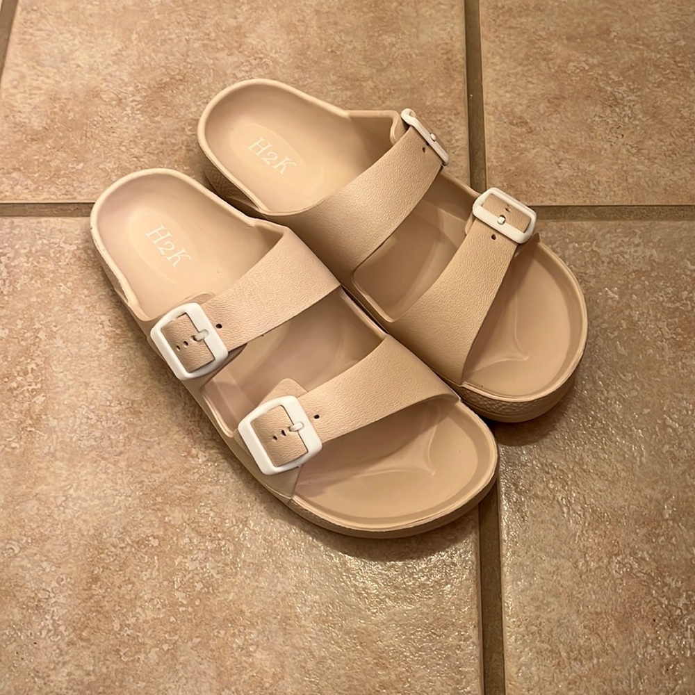 BRAND NEW H2K Sandals